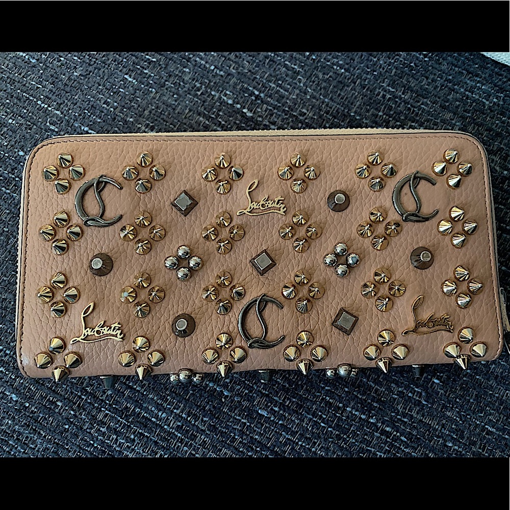 CHRISTIAN LOUBOUTIN
Calfskin Loubinthesky Panettone Wallet Nude Multimetal